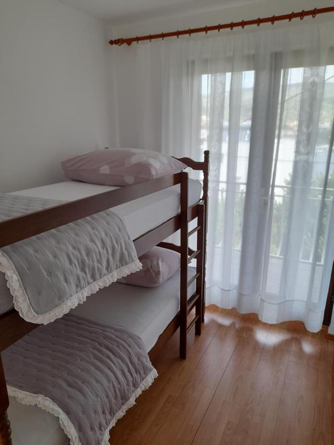 Apartmani I & J Seric Seget Vranjica Exteriör bild