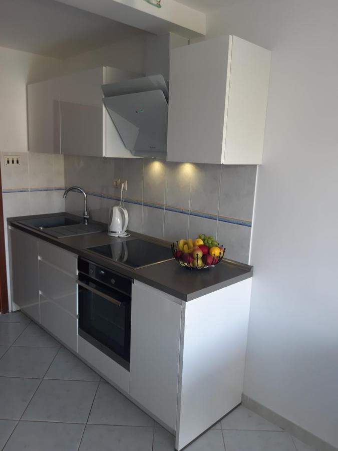 Apartmani I & J Seric Seget Vranjica Exteriör bild