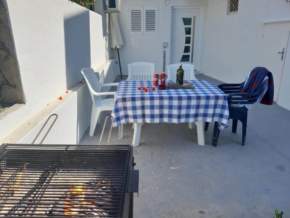 Apartmani I & J Seric Seget Vranjica Exteriör bild