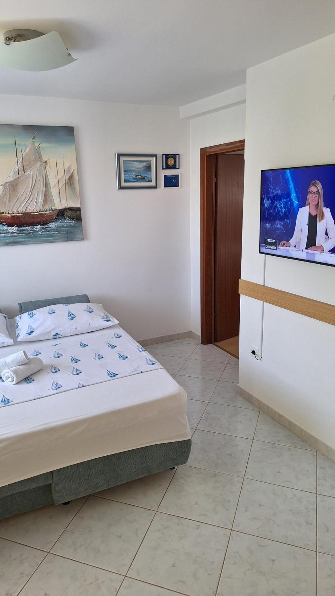 Apartmani I & J Seric Seget Vranjica Exteriör bild