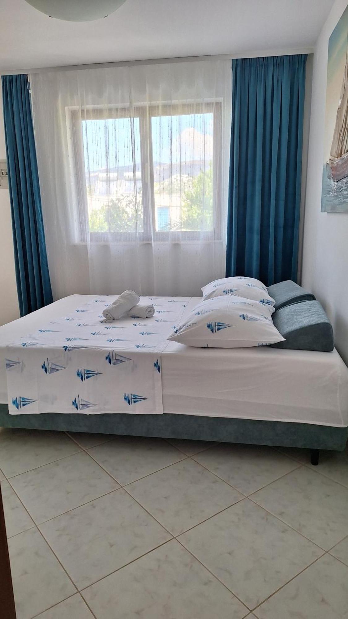 Apartmani I & J Seric Seget Vranjica Exteriör bild