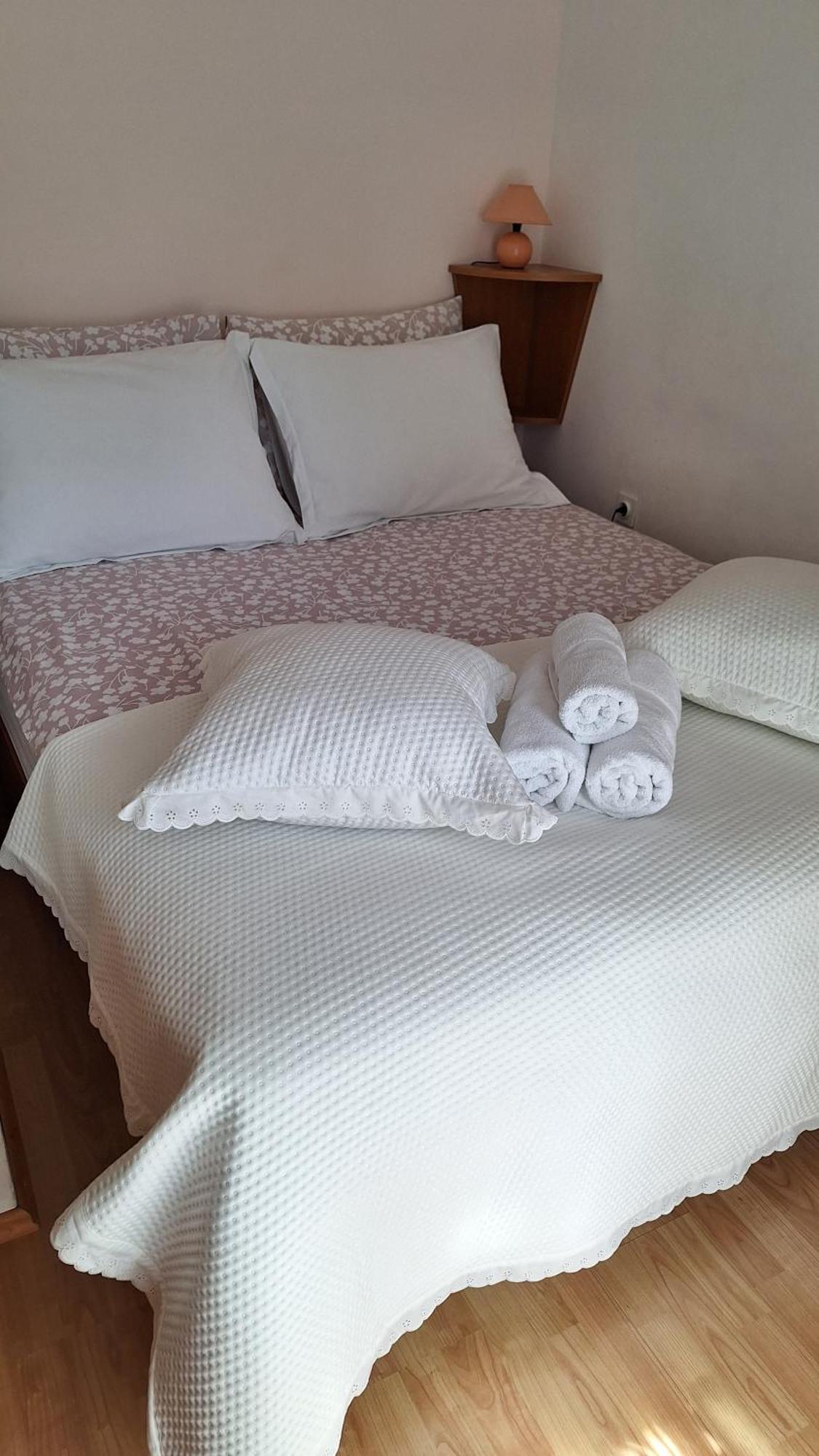 Apartmani I & J Seric Seget Vranjica Exteriör bild
