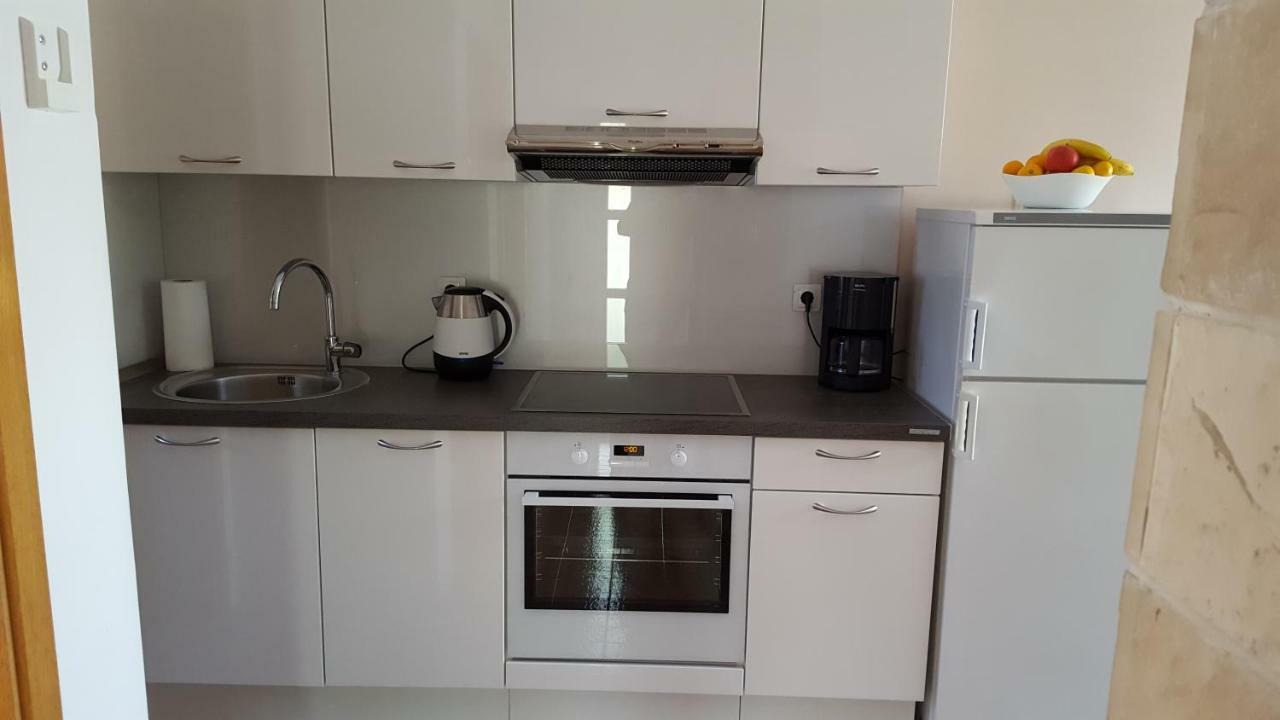 Apartmani I & J Seric Seget Vranjica Exteriör bild