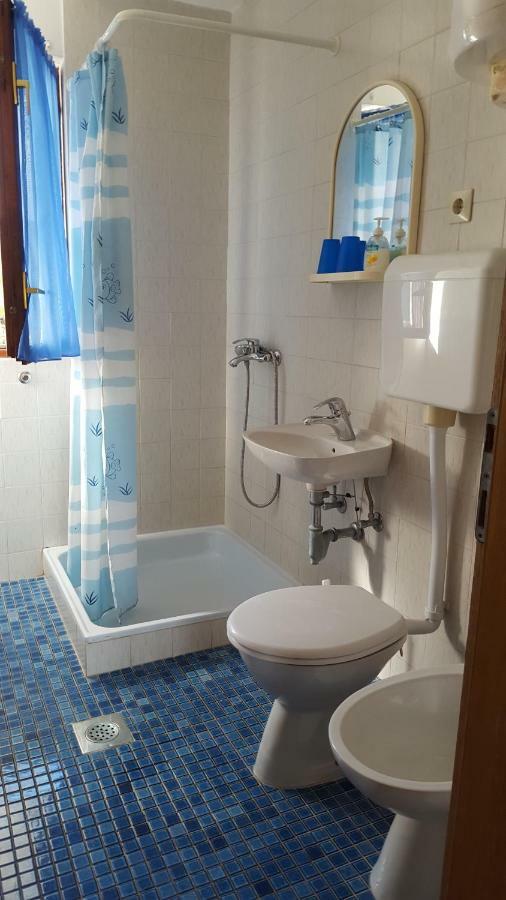 Apartmani I & J Seric Seget Vranjica Exteriör bild