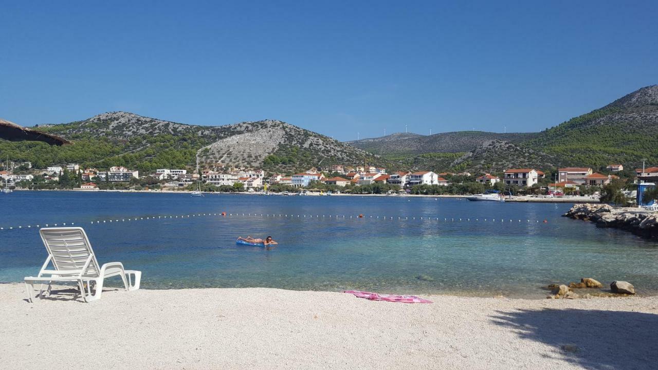 Apartmani I & J Seric Seget Vranjica Exteriör bild