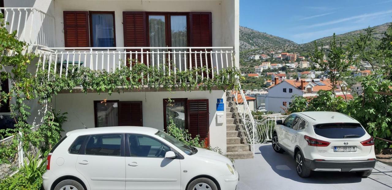 Apartmani I & J Seric Seget Vranjica Exteriör bild