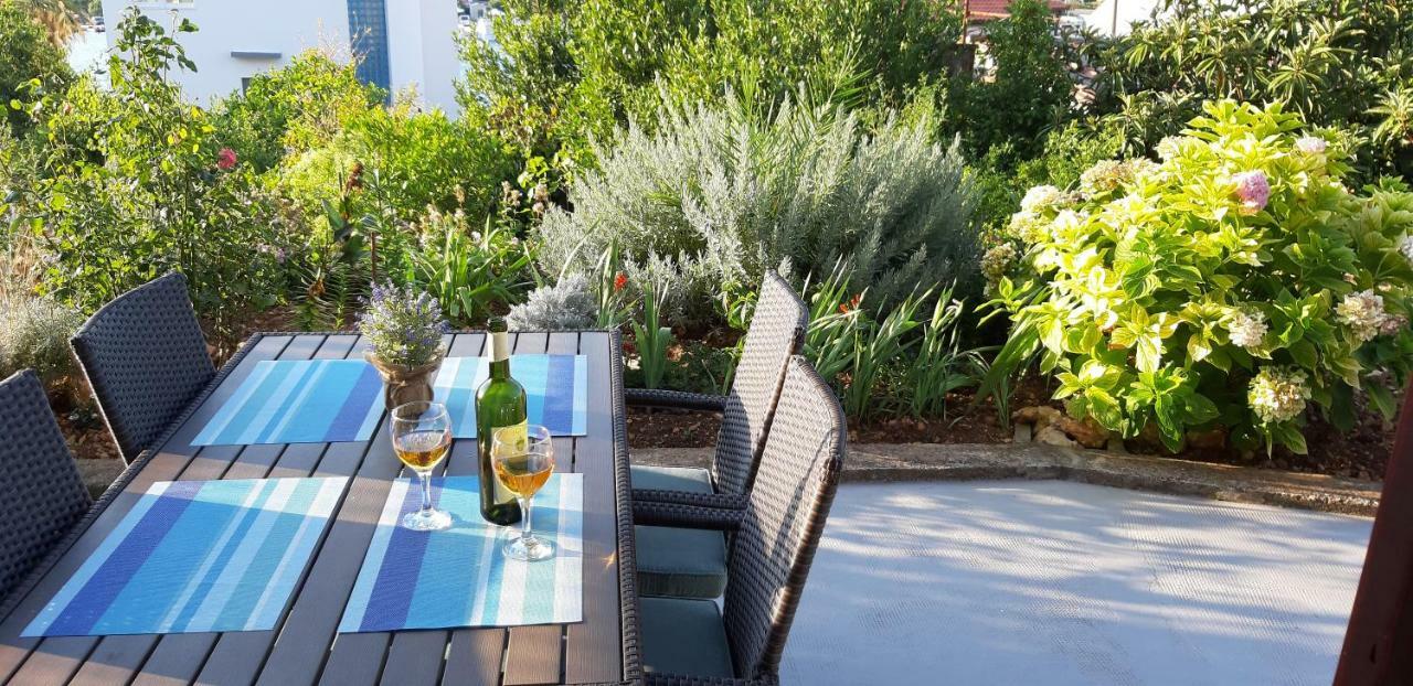 Apartmani I & J Seric Seget Vranjica Exteriör bild